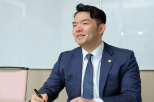 荒木謙人弁護士