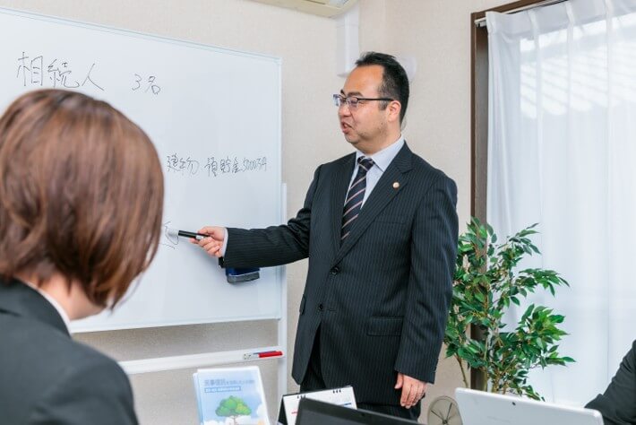 生前対策は「まだ考えられるうち」に―遺言・家族信託・任意後見